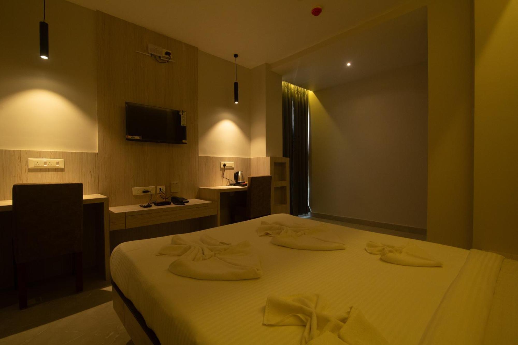 Hotel Palace View Murshidabad Kültér fotó